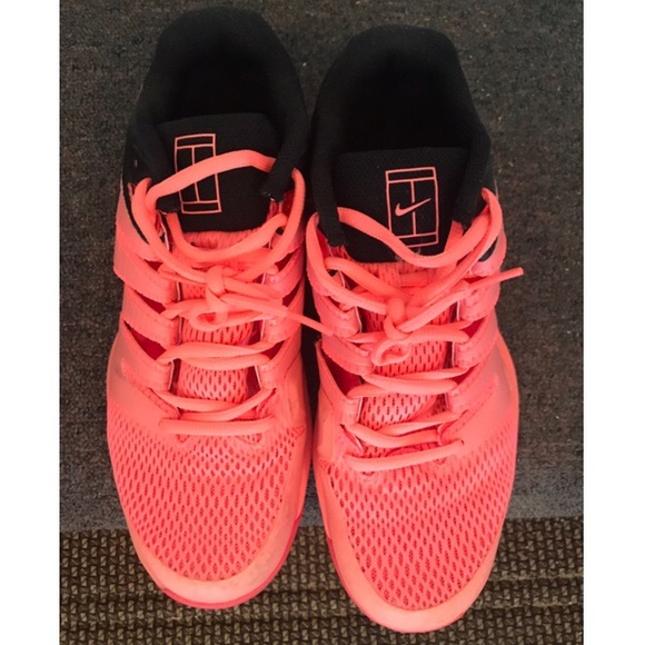 nike tennis shoes price